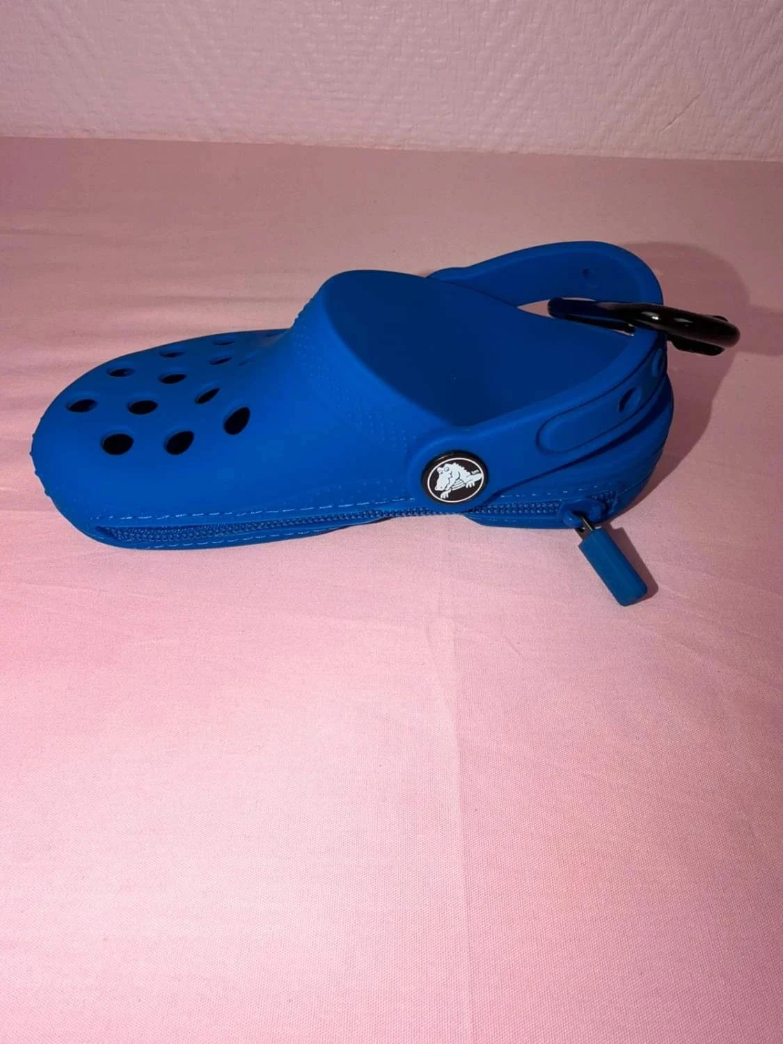Estojo de crocs com pinos azuis nunca usado – photo 3